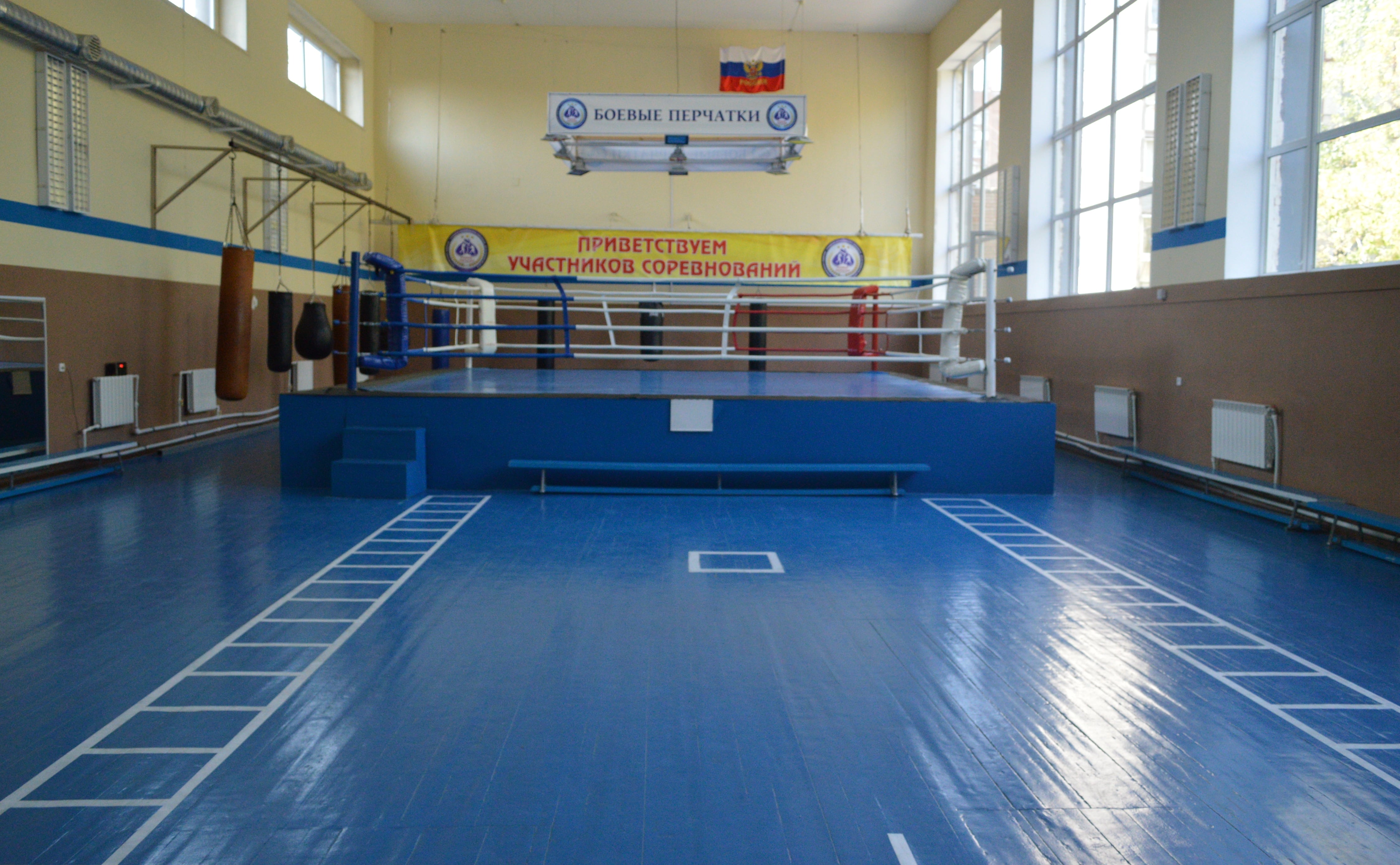 зал